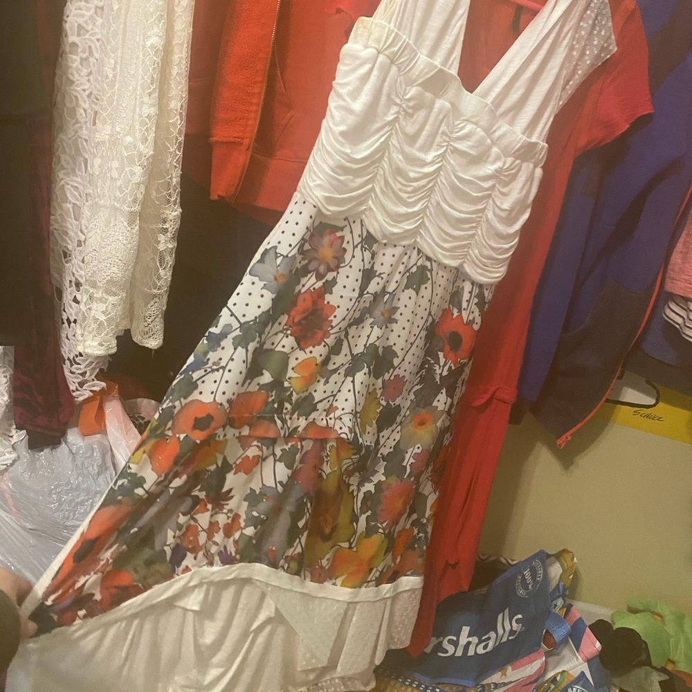 2 absolutely stunning European dresses - Picture 4 of 4